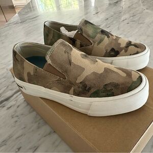 Women’s seavees platform. Size 7